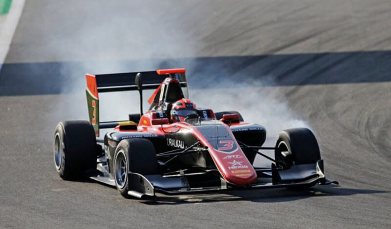 Мазепин выиграл первую гонку сезона GP3