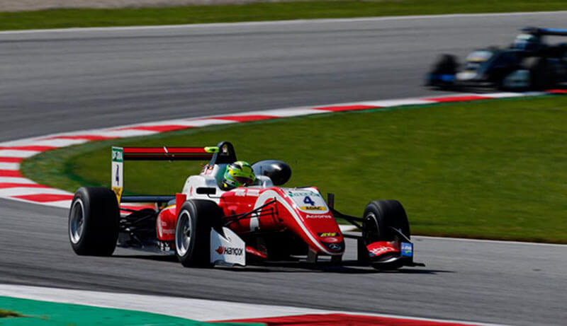 Мик Шумахер одержал четвертую победу кряду и захватил лидерство в Ф3