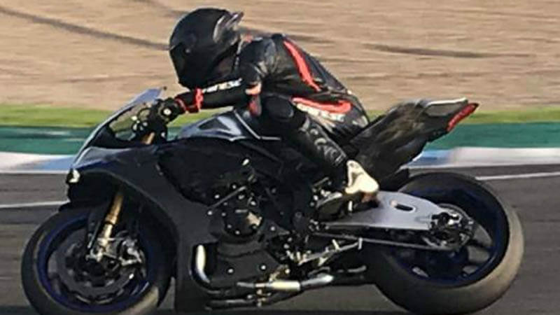 Хэмилтон упал на тестах гоночного байка «Yamaha» в Хересе