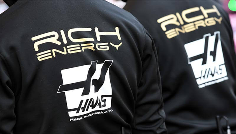 «Хаас» подтвердил отказ от титульного спонсора «Rich Energy»