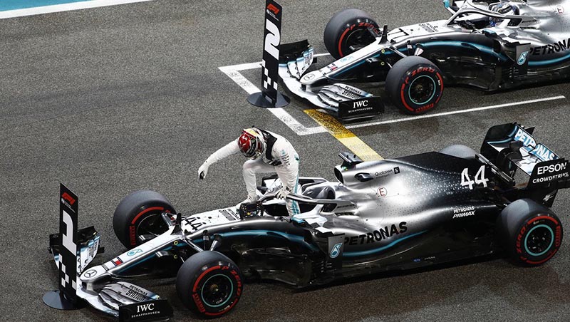 Хэмилтон в восторге от поула в Абу-Даби, Боттаса ждет сложная гонка