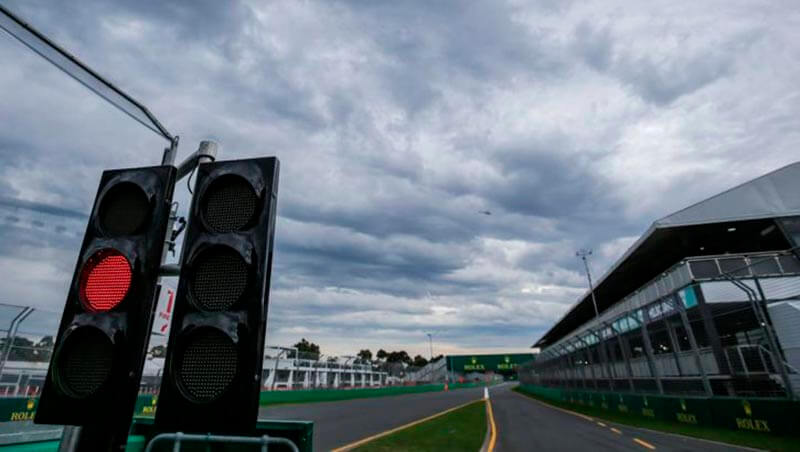Формула-1 планирует вернуться в марте, несмотря на сомнения в Мельбурне