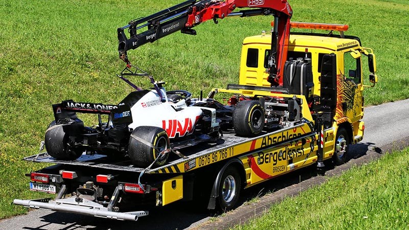Оба гонщика «Хаас» сошли в Австрии из-за проблем с тормозами