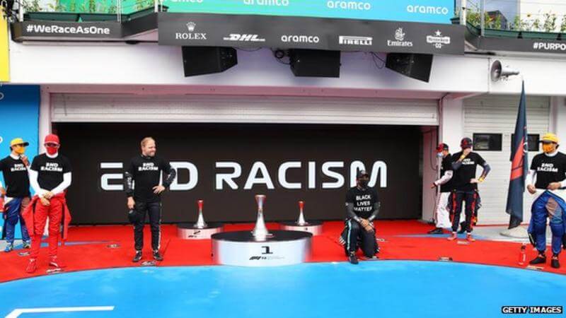 Гран-при Великобритании: Ф1 организует протест против расизма после критики Хэмилтона