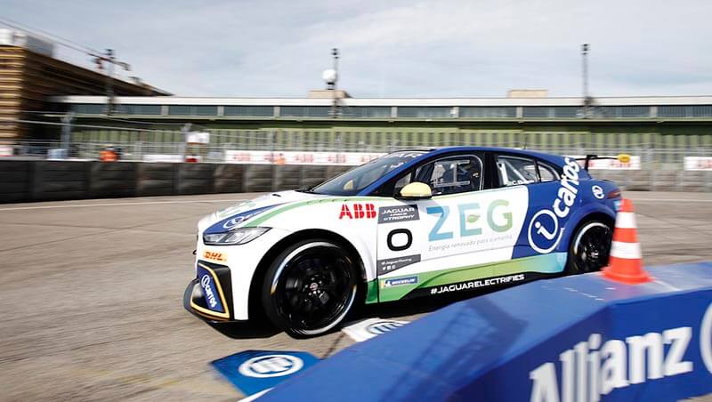 Jaguar I-PACE eTROPHY: Буэно одержал победу в первой гонке в Берлине