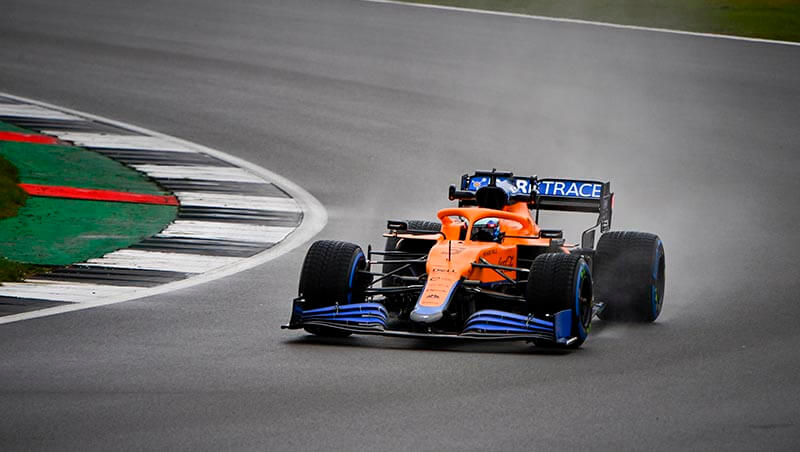 rikkardo maklaren f1 silverstoun «Макларен» провел обкатку новой машины MCL35M в Сильверстоуне