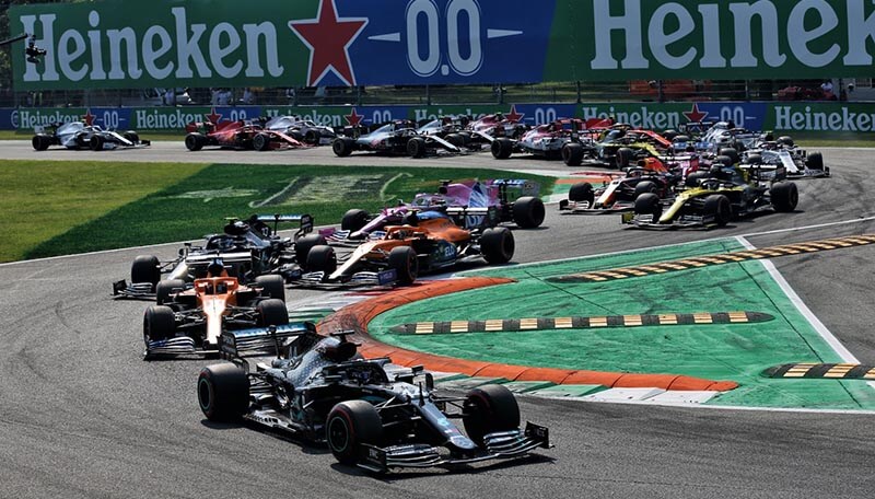 Официально: Формула-1 проведет три спринтерские гонки в 2021 году
