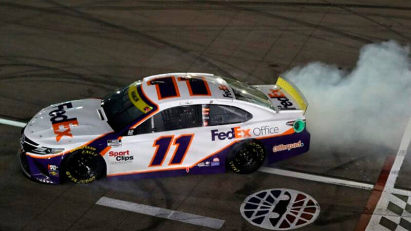 Хэмлин выиграл первую гонку второго раунда плей-офф NASCAR в Лас-Вегасе