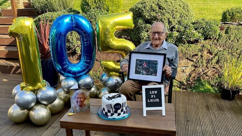 Хэмилтон встретился со своим 105-летним фанатом