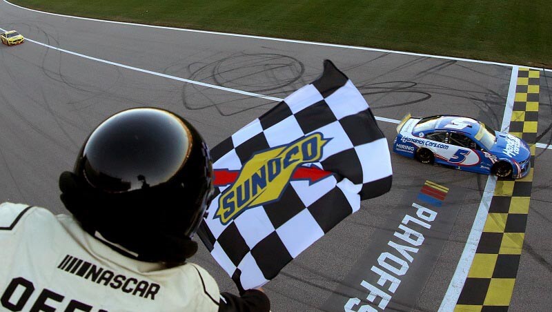 Ларсон снова выиграл в NASCAR — на этот раз в Канзасе