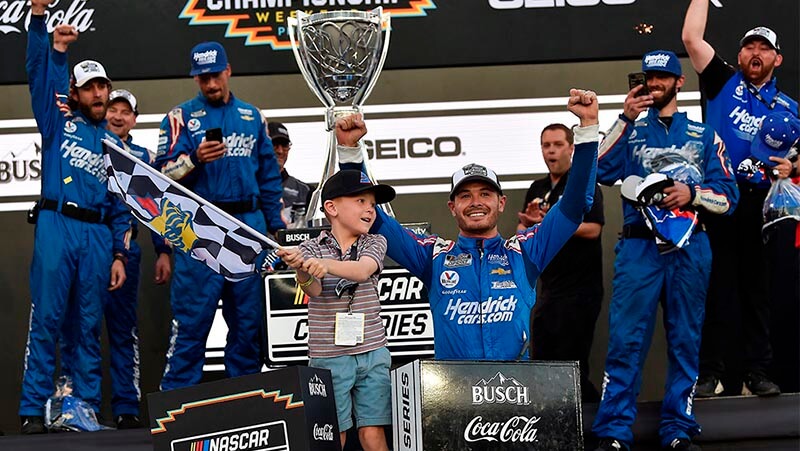 Кайл Ларсон — чемпион NASCAR 2021 года с победой в Финиксе!