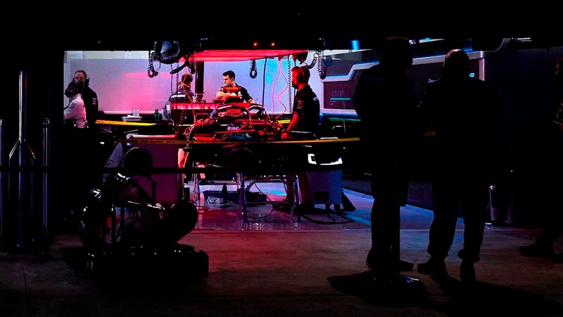 «Мерседес» впервые завел мотор на W13, «Хаас» прошел краш-тест с новой машиной