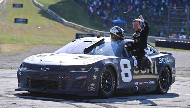 Реддик отпраздновал первую победу в сезоне NASCAR на озере Элкхарт