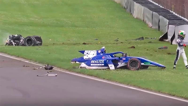 Ужасная авария в Super Formula: машина разлетелась на две части