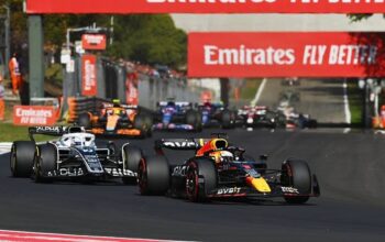 Ферстаппен выиграл гонку в Монце за сейфти-каром, топ-10 для де Вриса