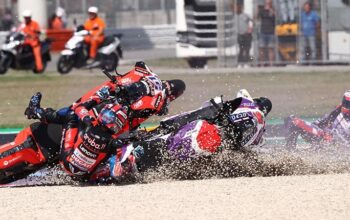 Серьезная авария на старте гонки Moto GP: три гонщика упали в Мизано в первом повороте
