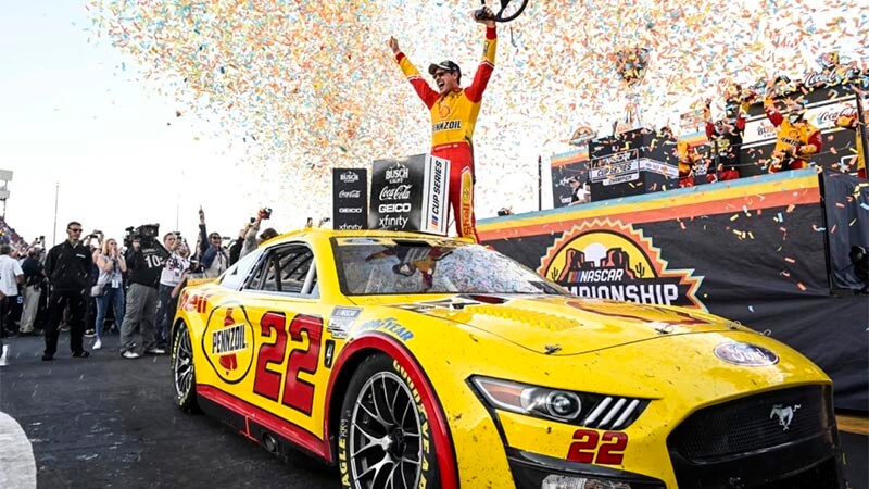 Логано выиграл гонку в Финиксе и стал чемпионом NASCAR