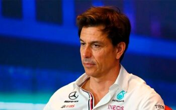Вольф: «Mercedes» должен быть реалистичен в плане победы над «Red Bull» в 2024 году»