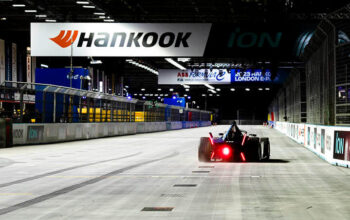 Машина Формулы Е и пилот «McLaren» побили рекорд скорости