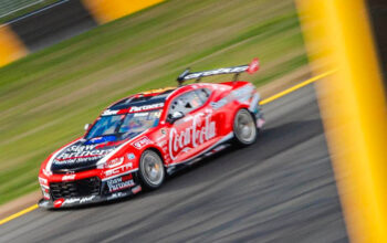 Костецки выиграл ночную гонку Supercars в Сиднее