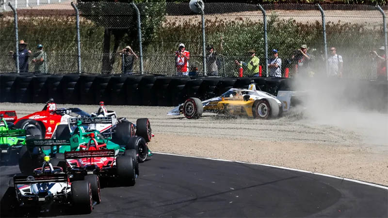 Маклафлин протаранил все, кроме машины безопаности в финале IndyCar