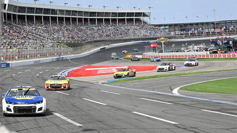 Паузы между гоночными сегментами в NASCAR вернутся в Шарлотте
