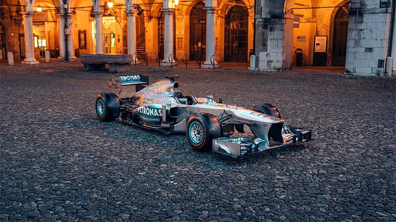 Первый «Mercedes» Хэмилтона, выигравший гонку Формулы-1, выставят на аукцион в Лас-Вегасе