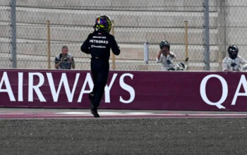 FIA повторно рассмотрит инцидент с пересечением трассы Хэмилтоном в Катаре