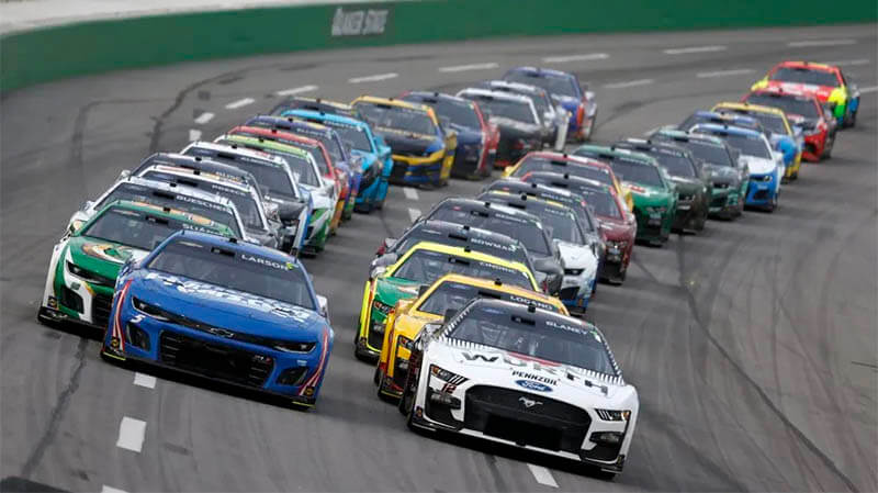 Топ-10 самых драматичных финишей сезона NASCAR 2023 года