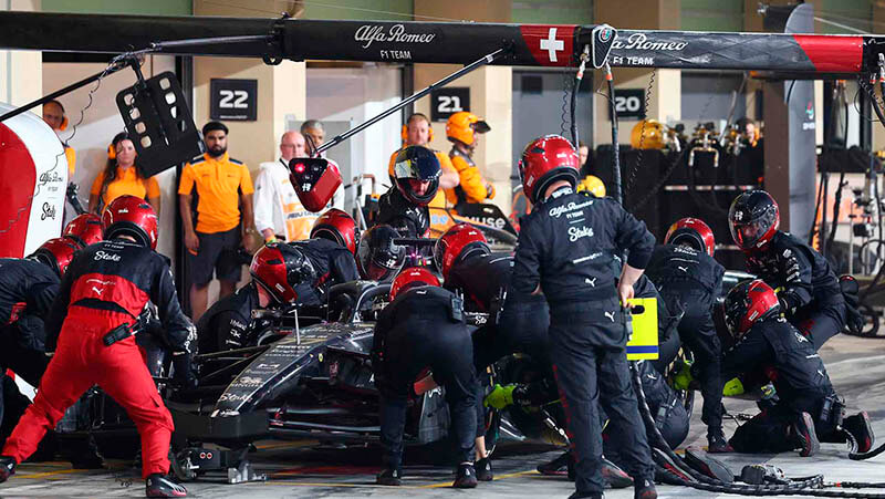 Все команды Формулы-1 избежали наказания после многочисленных нарушений на пит-стопах