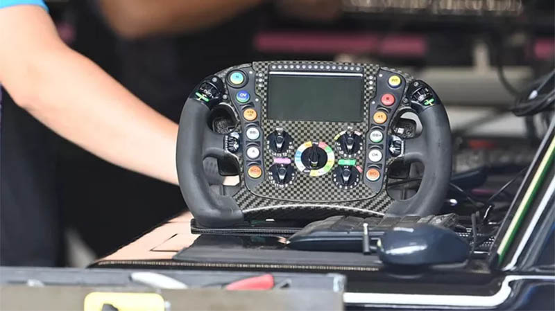 f1 steering wheels5