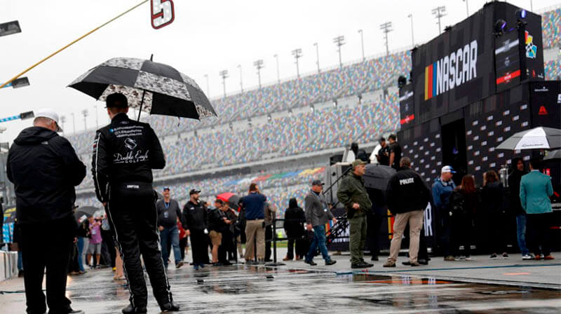 Daytona 500 перенесена на понедельник из-за дождя