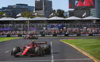 Сайнс выиграл гонку в Австралии, дубль «Ferrari», сход Ферстаппена