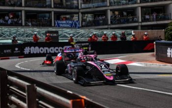 Мини выиграл напряженную основную гонку Ф3 в Монако