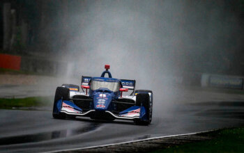 Лундквист завоевал поул в IndyCar на мокрой трассе Road America