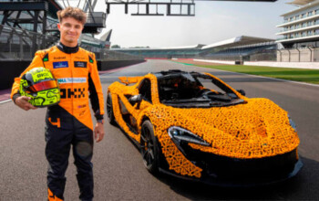 Норрис проехался на полноразмерном «LEGO McLaren P1» в Сильверстоуне