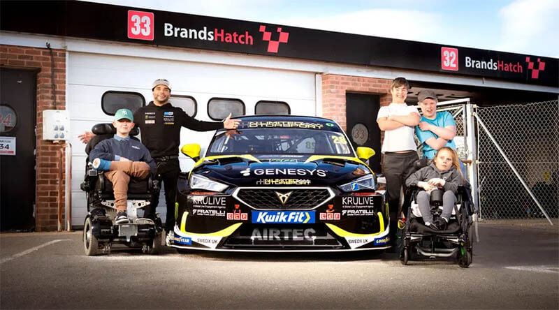 Брат Хэмилтона неожиданно объявил о возвращении в гонки BTCC