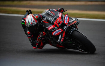 Беццекки одержал первую победу для «Aprilia» в Сильверстоуне после драмы Квартараро