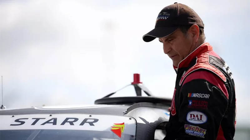 57-летний Старр примет участие в гонке Кубка NASCAR в Атланте