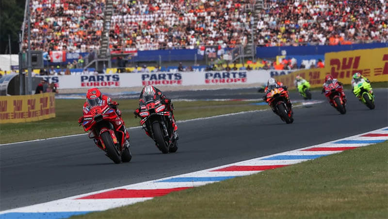 Марк Маркес выиграл гонку MotoGP в Ассене, Алекс получил травму
