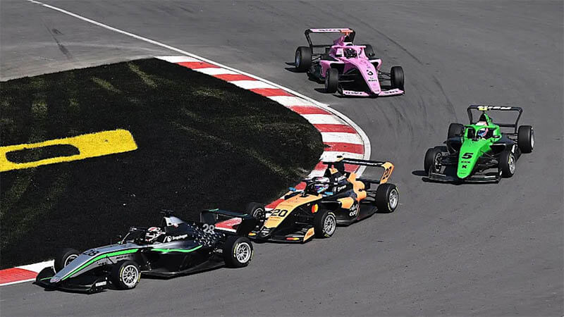 Пин и Фельбермайер выиграли первые гонки F1 Academy в Канаде