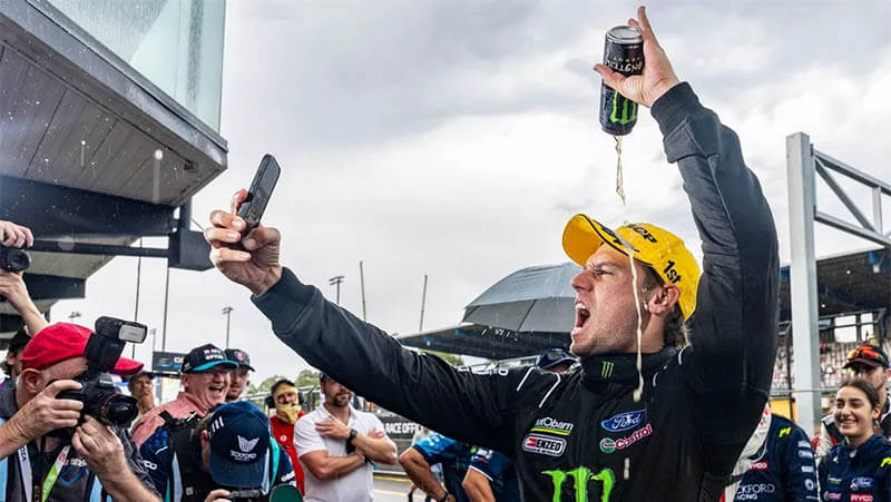 Уотерс подписал новый контракт с «Tickford Racing» в Supercars