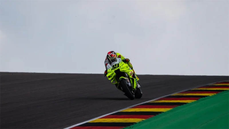 Ди Джанантонио установил рекорд круга во второй тренировке MotoGP в Заксенринге