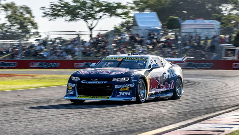 Фини выиграл третью гонку Supercars в Таунсвилле