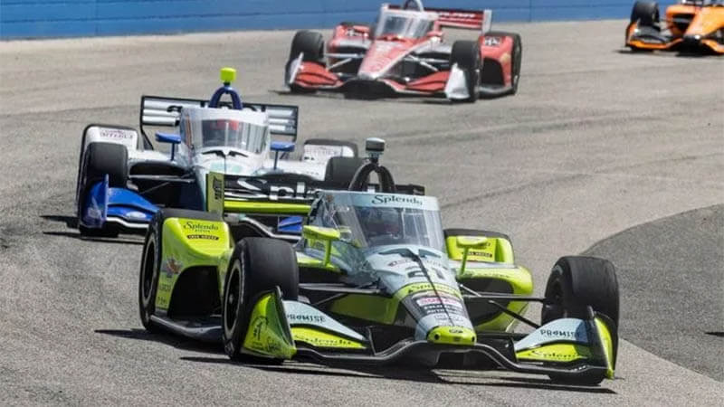 Расмуссен одержал свою первую победу в IndyCar на трассе Milwaukee Mile