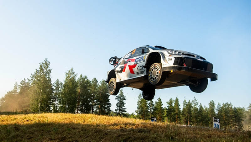 Рованпера лидирует на домашнем ралли WRC в Финляндии