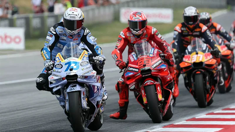 Алекс Маркес отбился от брата и одержал вторую победу в карьере MotoGP в Барселоне