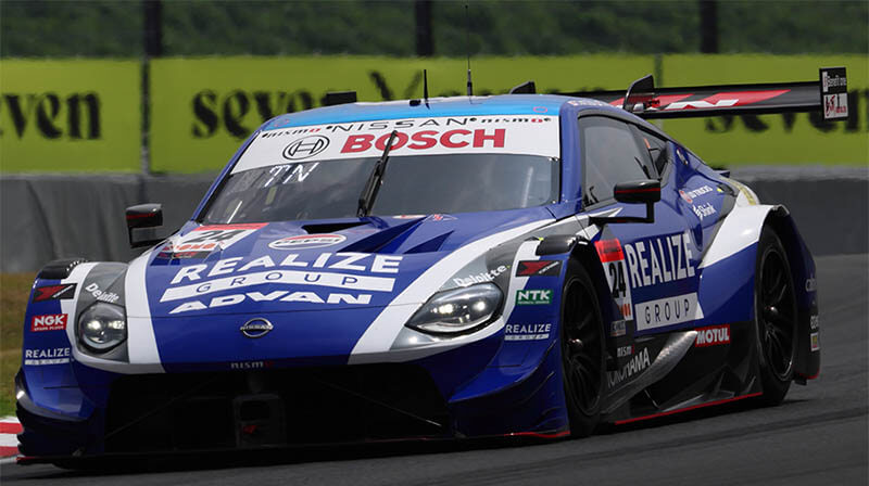 «Kondo Nissan» украла победу в Суго в гонке Super GT после обгона на последнем круге