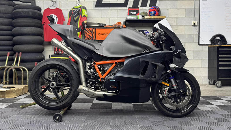 Суперфанат «KTM» напечатал на 3D-принтере детали, чтобы превратить дорожный мотоцикл в копию MotoGP