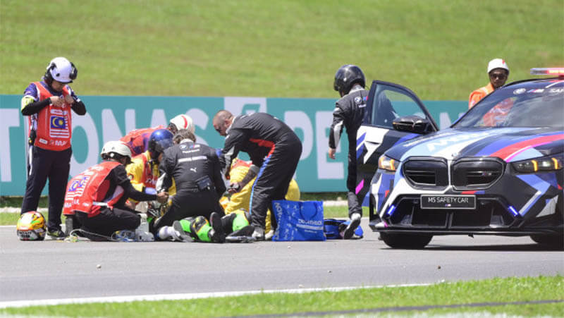 Moto3 Dettwiler rueda crash malaysiangp1 Руэда и Деттвайлер эвакуированы вертолетом после страшной аварии в Moto3: Ноа перенес операцию